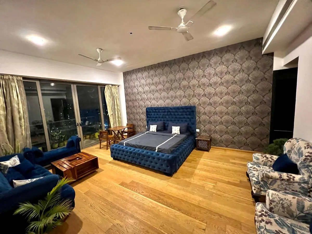 Habitación en casa particular Master Bedroom With Bath Tub And Huge Balcony Best For Parties Gurgaon